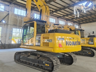 Komatsu PC200